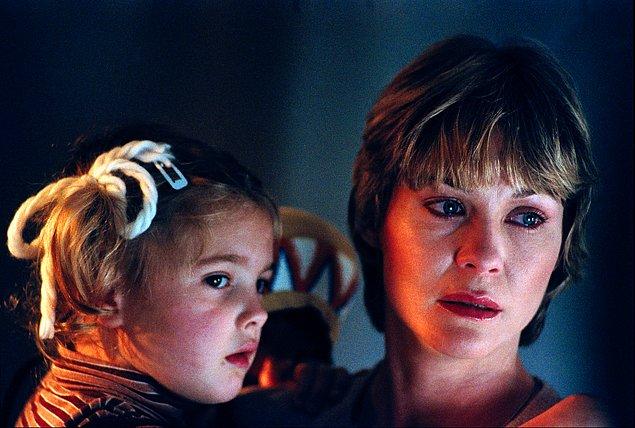 7. E.T. filminde Elliott'un annesi hariç filmin son 30 dakikasına kadar hiçbir yetişkinin yüzü gösterilmiyor.