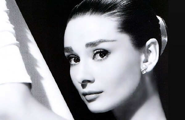 7. Слёзы могут значить больше чем улыбка. Потому что улыбаемся мы почти всем подряд, а плачем только из-за тех, кого любим…