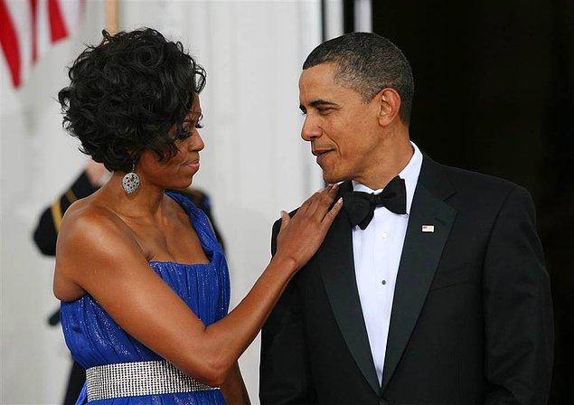 Hikayeye göre başkanlığı döneminde Barack Obama ve First Lady Michelle Obama, akşam yemeği için kullanıcının çalıştığı restorana geliyor.