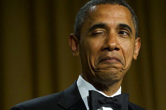 Restorandan ayrılırken, Obama garsona yaklaşıp şunları söylüyor: "Eğer kartımın yetersiz bakiye verdiğini kimseye söylemezsen, ben de üzerime çay döktüğünü kimseye söylemem."