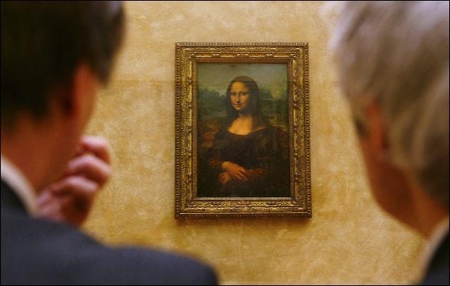 So it became more and more popular. Everybody was interested in the Mona Lisa without knowing why.