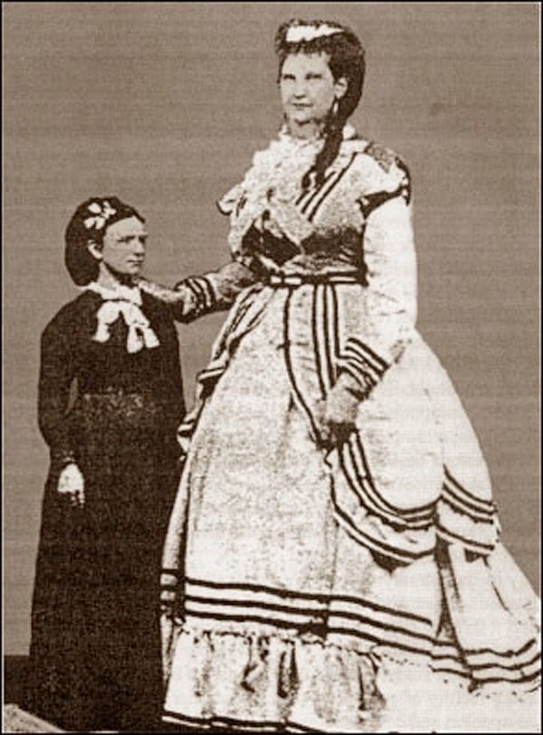 5. Самым тяжелым ребенком на Земле же на сегодняшний день является сын великанши Анны Бейтс, который при рождении весил почти 10 кг и достигал в длину 71 см. Мальчик родился 19 января 1879 г. и умер 11 часов спустя.