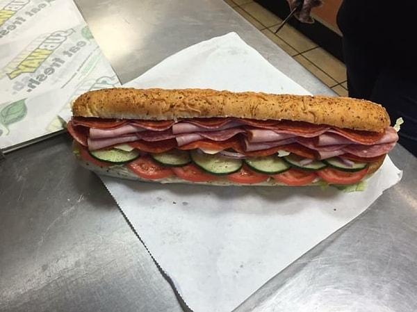 9. Özene bezene hazırlanmış Subway sandviçi...