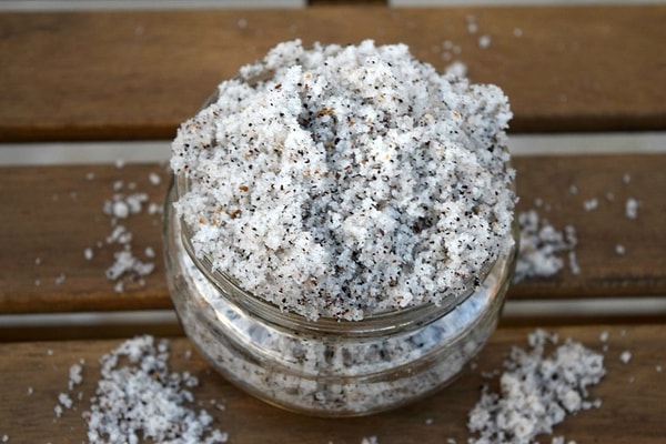 4. Сахарный скраб с черным чаем