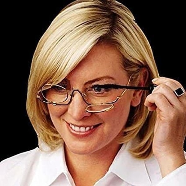 14. Макияж - это отдельная история. Без очков вы ничего не видите, а в очках вы не можете нанести даже тушь