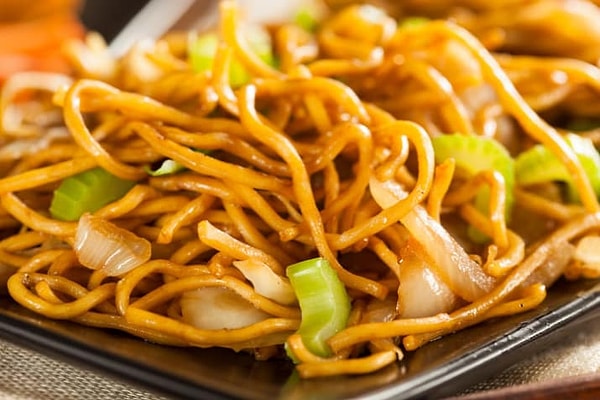 3. Китайское куриное рагу с лапшой
