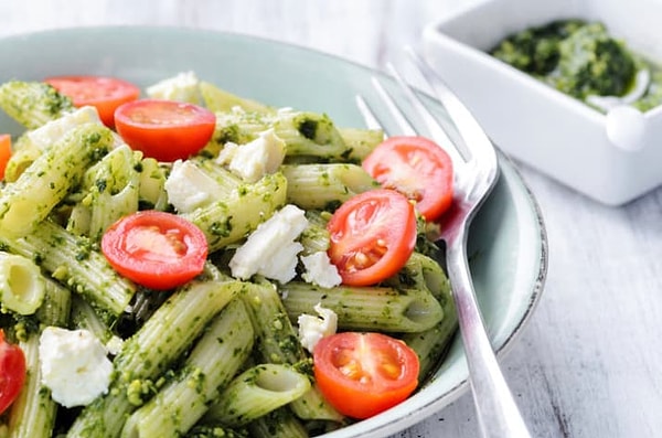 5. Паста с добавлением соуса песто и свежих томатов