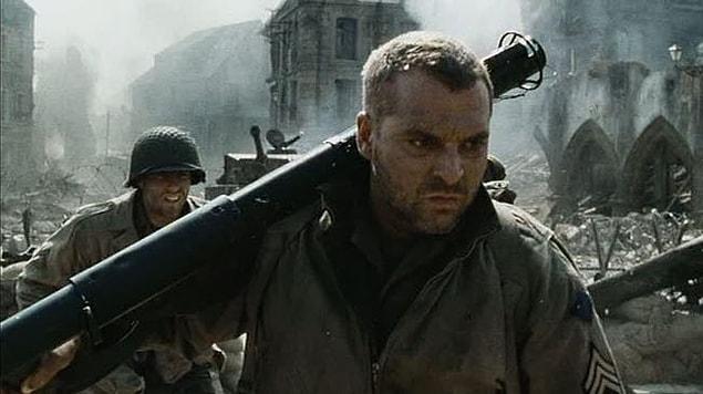 2. During the movie 'Saving Private Ryan,' Tom Sizemore was fighting against drug addiction.