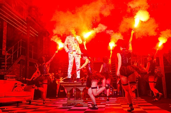 4. А Леонида Ярмольника мы увидим в образе неподражаемого Робби Уильямса