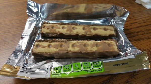 12. "Попросил у жены половинку Twix"