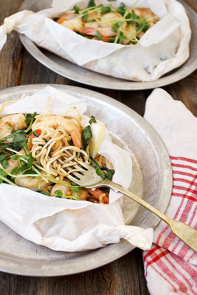 9. Fırında karides, bok choy ve noodle makarna.