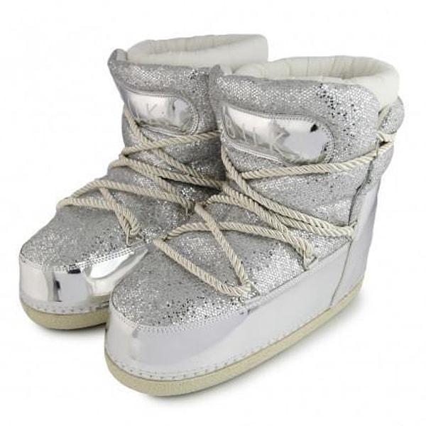 6. Как называется такая обувь?