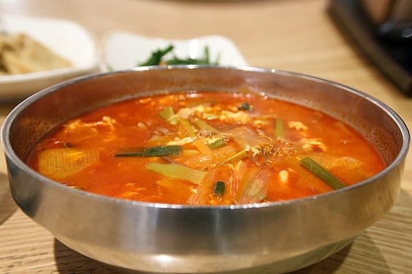 11. Корейский острый суп с говядиной