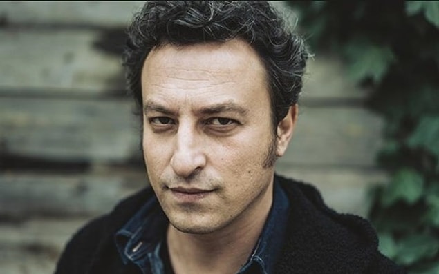Ve bu tiyatro aşkı, onu ödüllü bir oyuncu yapmış. O kadar denedikten sonra bize göre hayatının bölümünü okumuş Saylak. Yoksa onu nerden bilecektik ki?