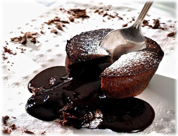 2. Çikolatalı kek yapayım derken ortaya çıkan muhteşem lezzet: Çikolatalı Sufle