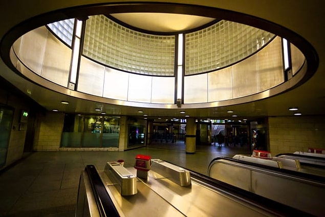 16. Southwark metro istasyonu.