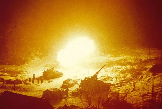 1. US howitzers in action in Seoul, South Korea, during 1950.