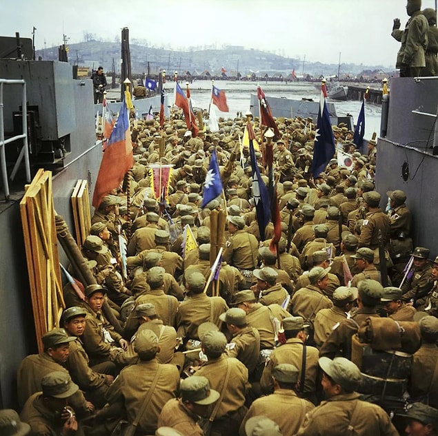 20. Chinese prisoners of war are held by US forces before being transferred to Taiwan in 1954.