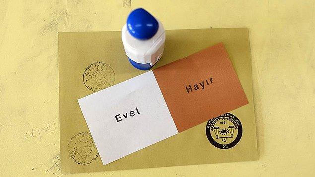 YSK, sandık kurulu mührü taşımayan oy pusulası ve zarfların dışarıdan getirilerek kullanıldığı kanıtlanmadıkça geçerli sayılmasına karar verdi.