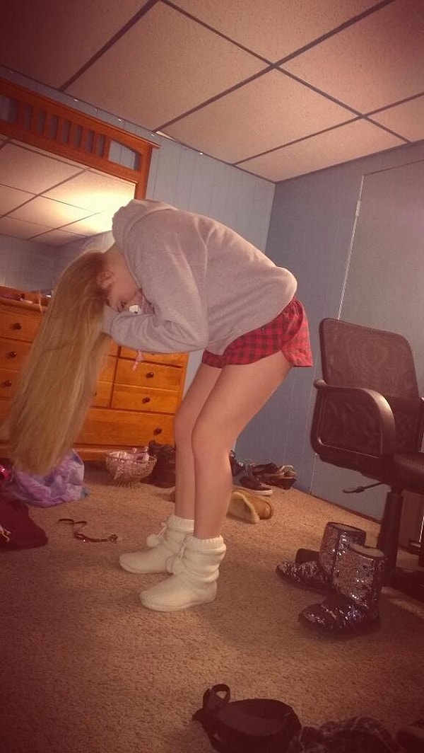 10. Перед тем, как сделать высокий хвост, придётся размять спину