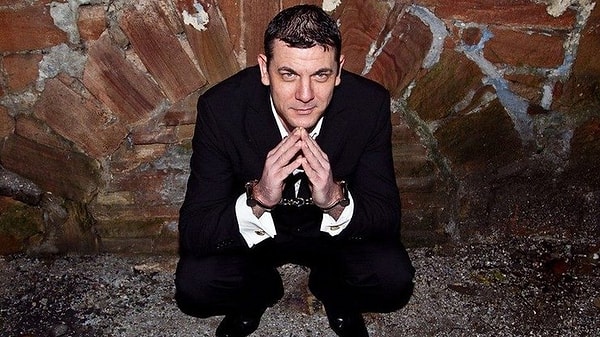 7. Волшебника в наручниках едва не похоронили заживо