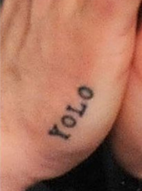 8. Татуировка, принадлежащая...