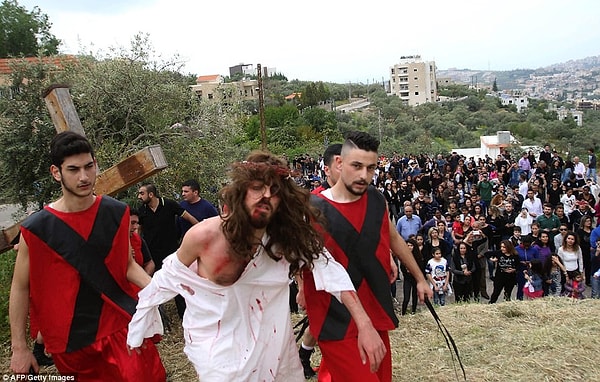 40% населения Ливана исповедует Христианство.