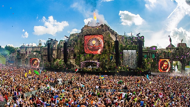 7. Dünyanın ne başarılı sahne tasarımlarıyla gündeme damga vuruyorlar: Tomorrowland / Belçika