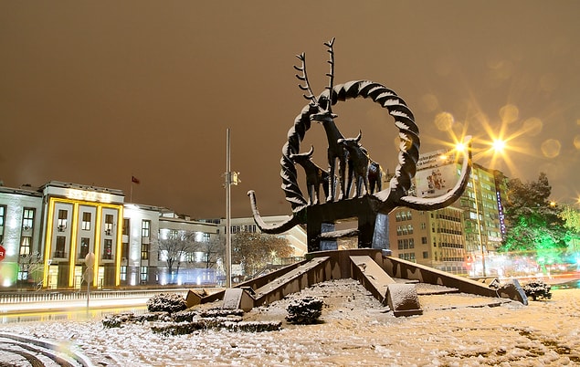 18. Sıhhiye Meydanı Hitit Güneşi Heykeli