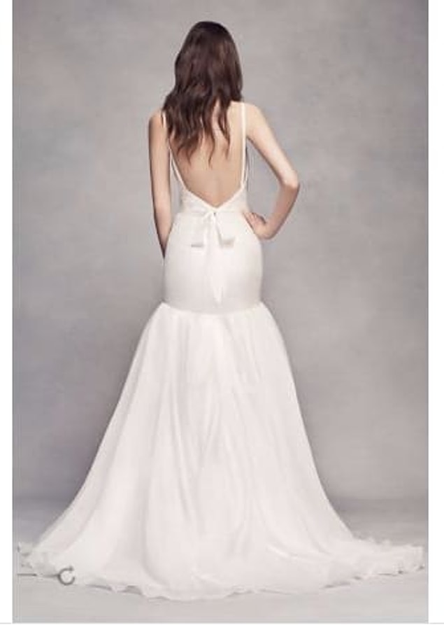 19. Sırtı derin dekolteli Vera Wang gelinlik.