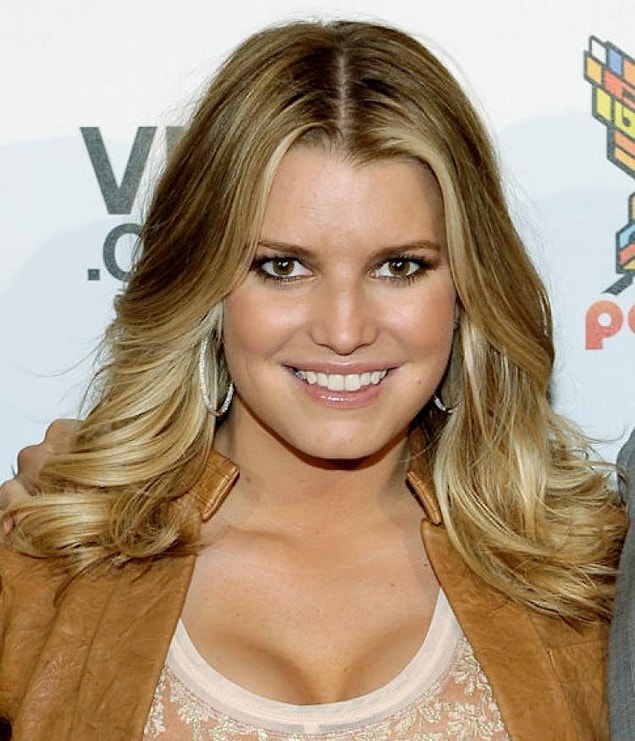 9. Jessica Simpson ise dişlerini çok sık fırçalamaktan nefret ediyor!