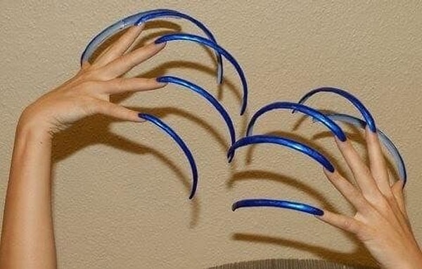 8. Эти ногти...