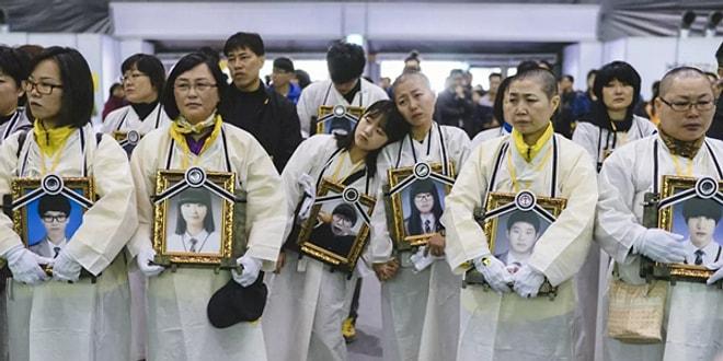 Güney Kore'deki Feribot Faciasının Yıl Dönümü: 3 Yılda Değişmeyen Tek Şey Ailelerin Kederli Fotoğrafları