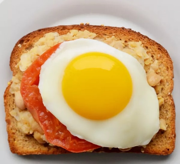 5. Нут + помидор + жареное яйцо