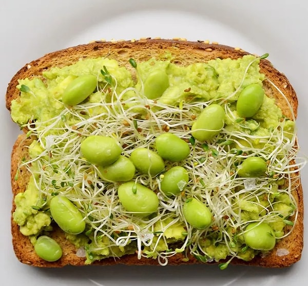 8. Авокадо + бобы Эдамаме + ростки сои + лимон