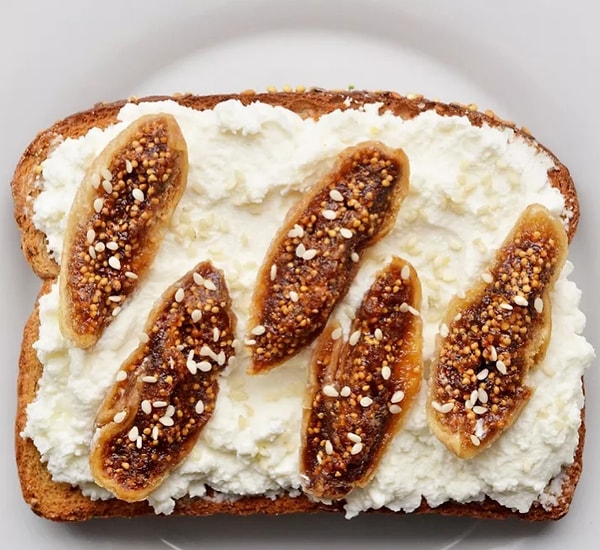 10. Инжир + сыр Рикотта + кунжут