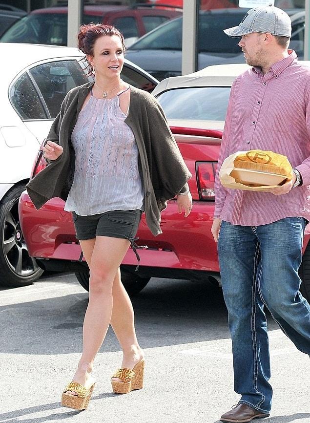 5. Britney Spears and her half-eaten takeout.