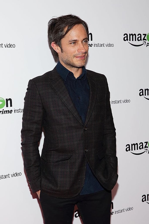 7. Гаэль Гарсиа Берналь настаивает, чтобы ты заказывала в номер всё, что пожелаешь