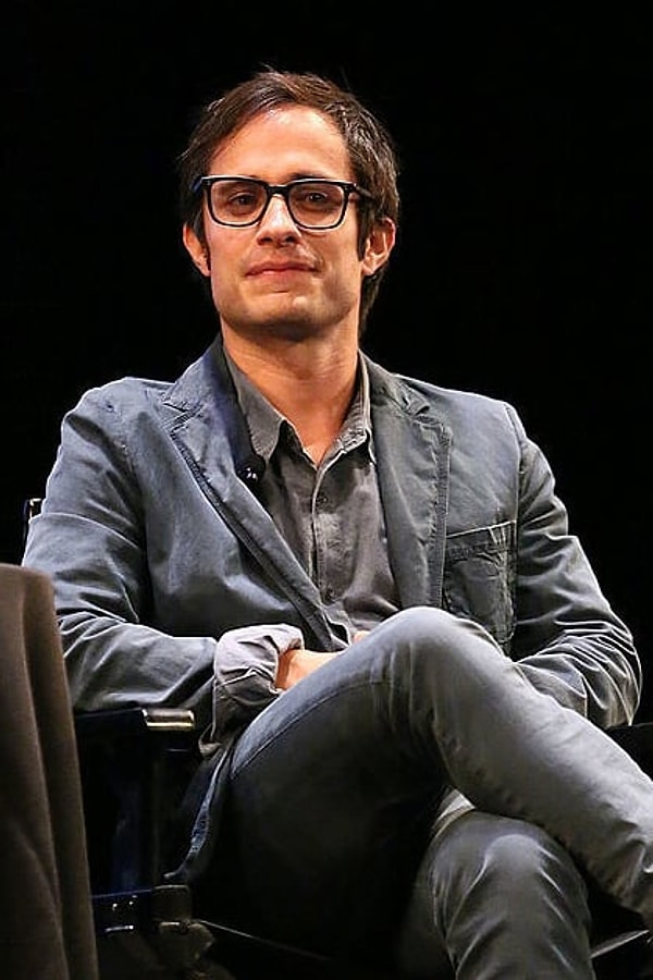 7. Гаэль Гарсиа Берналь настаивает, чтобы ты заказывала в номер всё, что пожелаешь