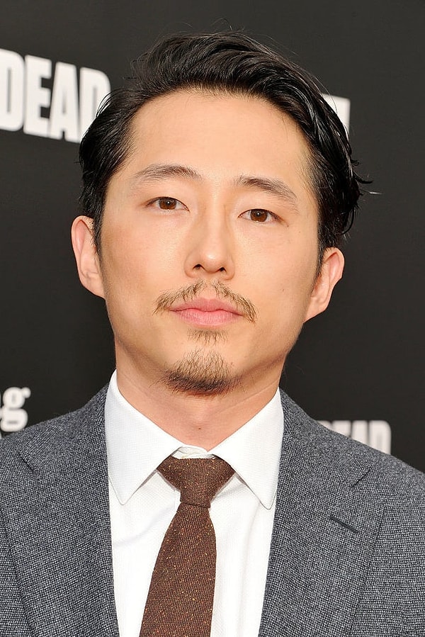 9. Стивен Юн хочет греться с тобой у камина