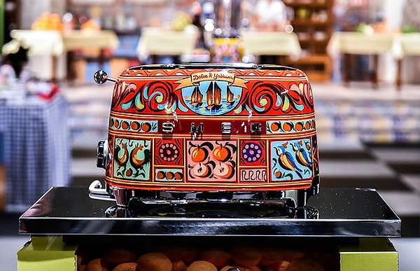 9. Полная линия будет доступна с октября, так что можно попрощаться со своей скучной старой техникой и привнести немного Сицилии в ваши кухни.