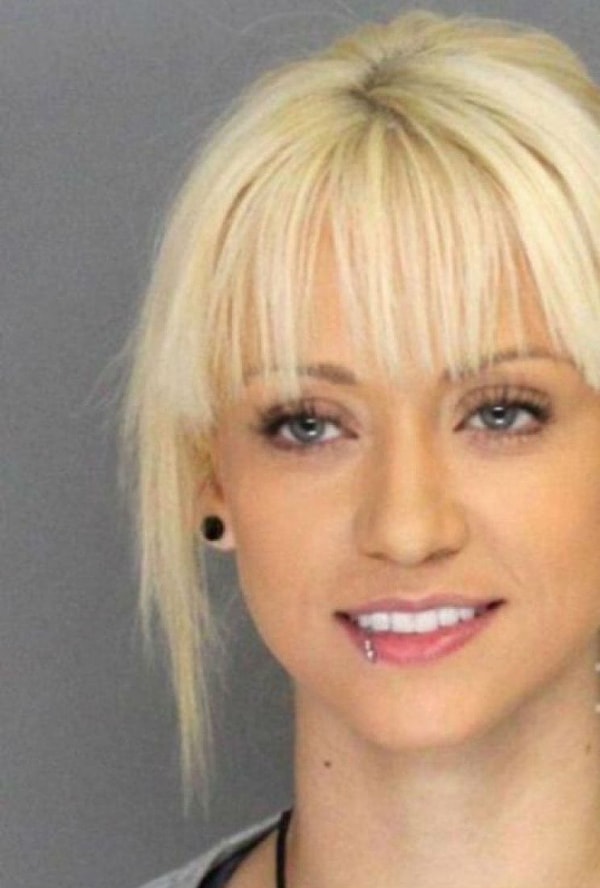 1. Она никак не тянет на преступницу. Ее невинная улыбка и чистые глаза говорят о том, что все это большая ошибка