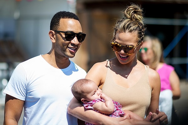 9. Джон Ледженд и Крисси Тейген назвали дочурку Луна - с латинского Luna - луна