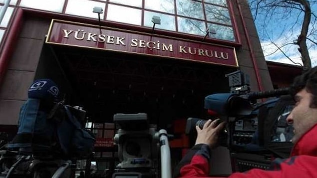 YSK'dan yapılan açıklamayla itirazların görüşüleceği toplantının saat 14:30'da başlayacağı ve kararın açıklanacağı belirtilmişti.