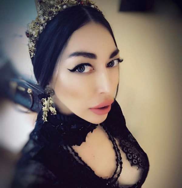 1. Начала Оксана апгрейд в далёком 2007 с операции по увеличению груди.