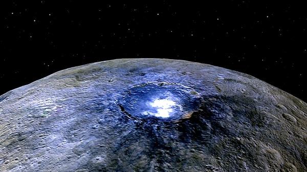 DeeDee, Güneş Sistemi'nin en büyük cüce gezegeni olan Ceres'in üçte ikisi büyüklüğünde.