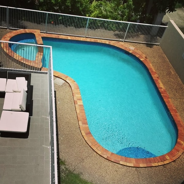 8. Такие бассейны бывают абсолютно разных размеров и форм...