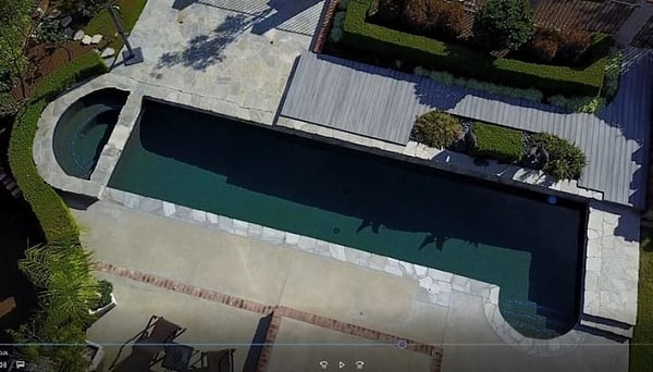 11. А этот длиннее, но форма всё ещё что-то напоминает: