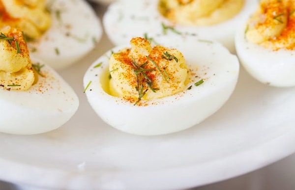 3. Фаршированные яйца под майонезом