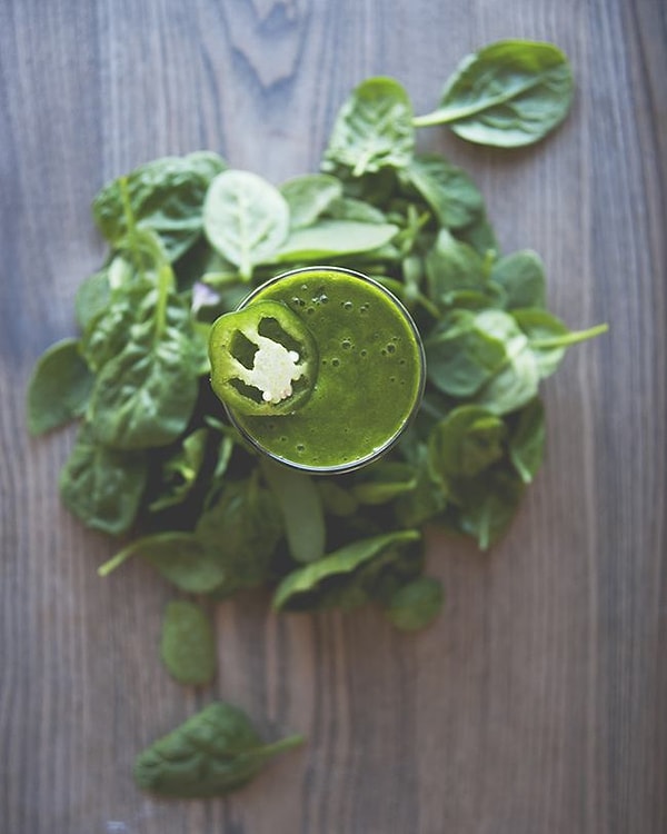 1. Зеленый коктейль с манго и перчиком халапеньо